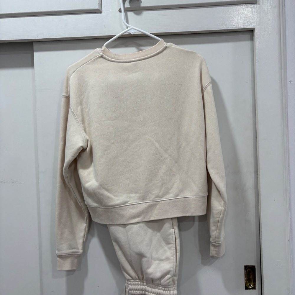 Uniqlo Crewneck Sweatshirt and Sweatpants set - Picture 2 of 6